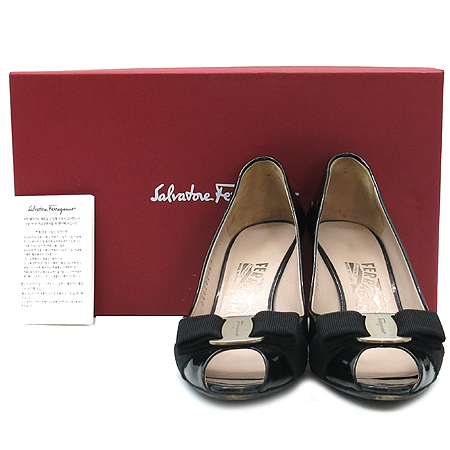 Ferragamo(��󰡸�) RIBES �ٶ� ��� ������ ������ ������ ���� �̹���2 - ���̺��� �߰���ǰ