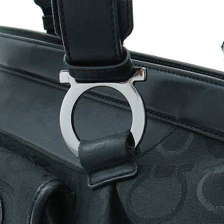 Ferragamo(��󰡸�) 21 5759 ��ġ�� �ΰ� ������ ��Ʈ�� �̹���3 - ���̺��� �߰���ǰ