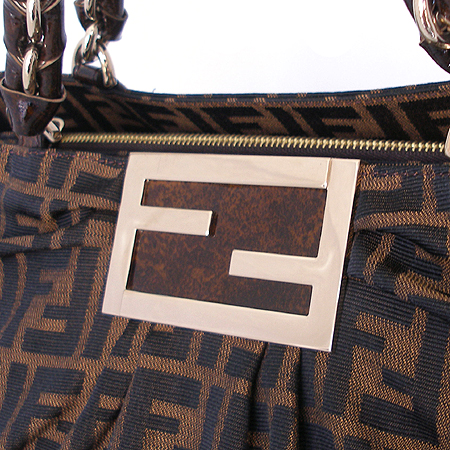 Fendi(���) 8BR616 FF�ΰ� ��ī�к긯 ����ΰ� ü�� �̾� L������ ��Ʈ�� [��ġ��] �̹���3 - ���̺��� �߰���ǰ