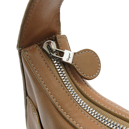 Ferragamo(��󰡸�) 21 4380 ��ġ�� �ΰ� ��� ������ ���� ����� �̹���4 - ���̺��� �߰���ǰ