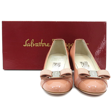 Ferragamo(��󰡸�) CARLA �ٶ� ��� ���̴�Ʈ ������ ������ ���� �̹���2 - ���̺��� �߰���ǰ