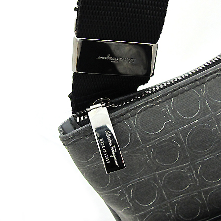 Ferragamo(��󰡸�) 24 8123 ���� �׷��� PVC GRIGIO ũ�ν��� [��õ ������] �̹���4 - ���̺��� �߰���ǰ