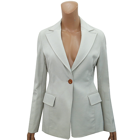 �����  ����