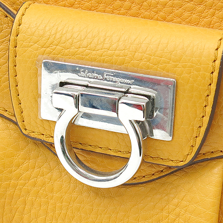 Ferragamo(��󰡸�) 21 A069 ���� ��ġ�� ����� �̹���4 - ���̺��� �߰���ǰ