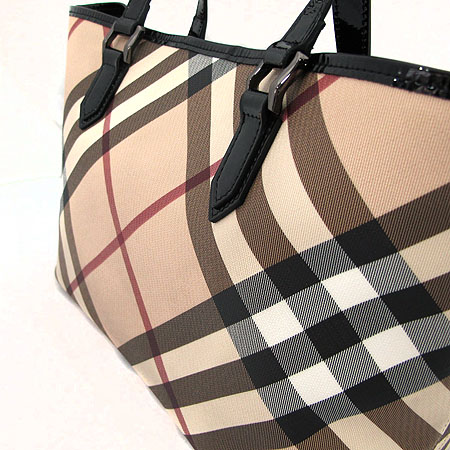 Burberry(������) �� ���üũ PVC ���� ����� + ���� �Ŀ�ġ [�̾��������] �̹���3 - ���̺��� �߰���ǰ
