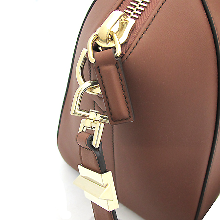 GIVENCHY(�����) 13G5100005 200 ���� ���� �̵�� M������ ��Ƽ���� 2WAY [��õ ������] �̹���4 - ���̺��� �߰���ǰ