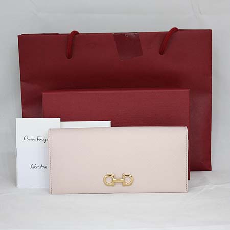Ferragamo(��󰡸�) 22 B552 ����Ʈ��ũ ���ǾƳ� ���� ��ġ�Ϸΰ� ������ [��������] �̹���3 - ���̺��� �߰���ǰ