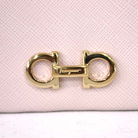 Ferragamo(��󰡸�) 22 B552 ����Ʈ��ũ ���ǾƳ� ���� ��ġ�Ϸΰ� ������ [��������] �̹���4 - ���̺��� �߰���ǰ