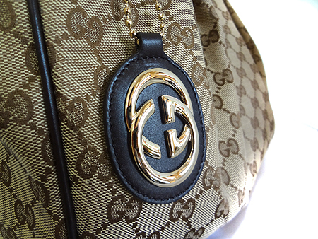 Gucci(����) 211944 GG �ΰ� ��ũ���� ���� Ʈ���� �ڰ��� ��Ű ��Ʈ�� [�ϻ����] �̹���4 - ���̺��� �߰���ǰ
