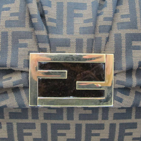 Fendi(���) 8BT163 ���� �ΰ� ��� FF�ΰ� �ڰ��� ��ī ��� �� ũ�ν��� [��õ ������] �̹���3 - ���̺��� �߰���ǰ