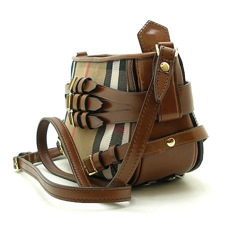 Burberry(������) ���μ� ��Ʈ ��� ũ�ν��� �̹���3 - ���̺��� �߰���ǰ