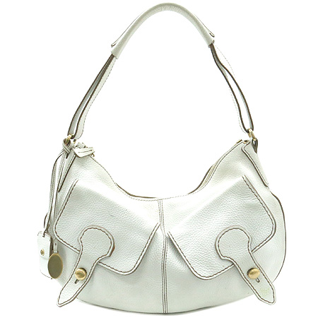 ����  �����