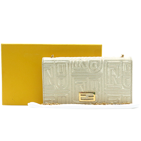 Fendi(���) 8M0219 ���� �ΰ� ���� Ŭ��ġ �� ������ �� ���� ũ�ν��� �̹���2 - ���̺��� �߰���ǰ