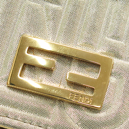 Fendi(���) 8M0219 ���� �ΰ� ���� Ŭ��ġ �� ������ �� ���� ũ�ν��� �̹���3 - ���̺��� �߰���ǰ