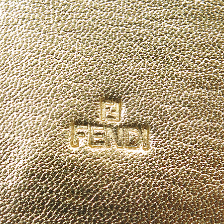 Fendi(���) 8M0219 ���� �ΰ� ���� Ŭ��ġ �� ������ �� ���� ũ�ν��� �̹���4 - ���̺��� �߰���ǰ