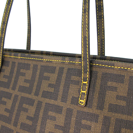 Fendi(���) 8BH185 FF�ΰ� ��ī PVC ���ο� ��Ƽġ ���� ����� [�̾��������] �̹���3 - ���̺��� �߰���ǰ