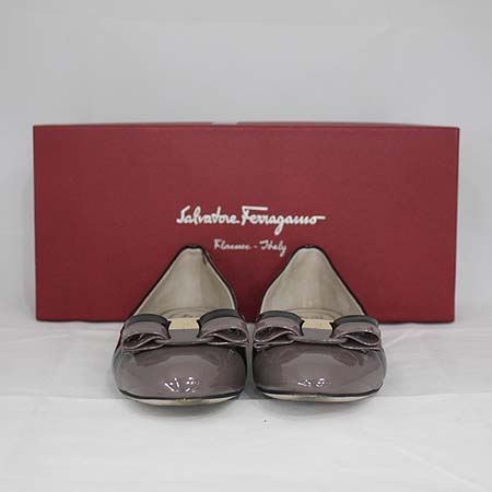 Ferragamo(��󰡸�) VARINA(�ٸ���) ���� ���̴�Ʈ ��ũ���� ���� ȥ�� �ٶ� ������� �÷����� [��������] �̹���3 - ���̺��� �߰���ǰ
