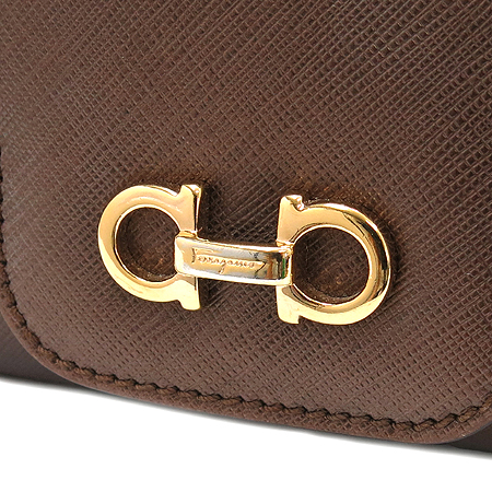 Ferragamo(��󰡸�) 21 B723 ���� ��ġ�� �ΰ� ���ǾƳ� ���� ���� ü�� ����� �̹���4 - ���̺��� �߰���ǰ