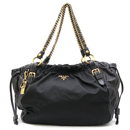 �����  �����