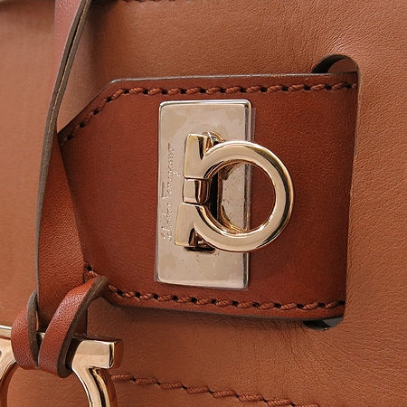 Ferragamo(��󰡸�) 21 C537 ī�� ���� ��Ʈ�� + ��� ��Ʈ�� �̹���3 - ���̺��� �߰���ǰ