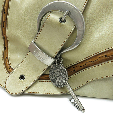 Dior(ũ����î���) ���̺��� ���� ���� ���� ��� ������ ����� [�뱸�ݿ��纻��] �̹���4 - ���̺��� �߰���ǰ