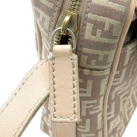 Fendi(���) 8BT117 FF�ΰ� ��ũ �÷� �ڰ��� ũ�ν��� �̹���3 - ���̺��� �߰���ǰ