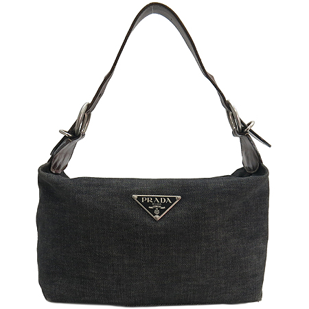 �����  �����