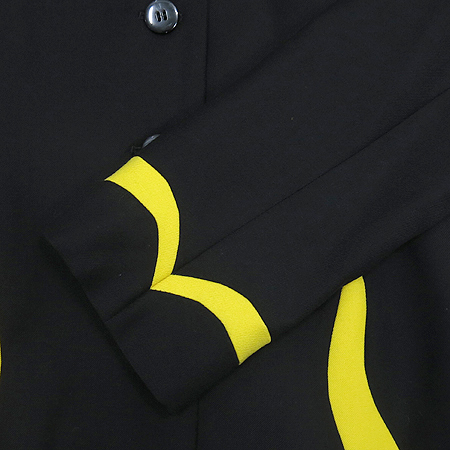 Escada(�������) 4��ư ���� [��������] �̹���3 - ���̺��� �߰���ǰ