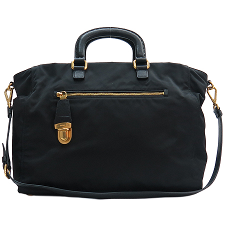 �����  �����