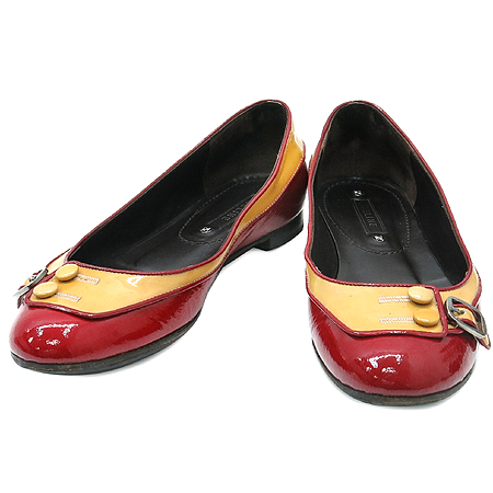 ������  ����