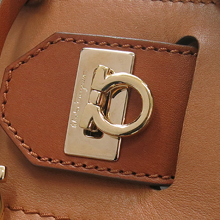 Ferragamo(��󰡸�) 21 C537 ī�� ���� ��Ʈ�� + ��� ��Ʈ�� �̹���4 - ���̺��� �߰���ǰ