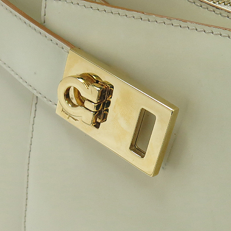 Ferragamo(��󰡸�) AQ 21 0170 ������ ���� ����ΰ� ����� �̹���4 - ���̺��� �߰���ǰ