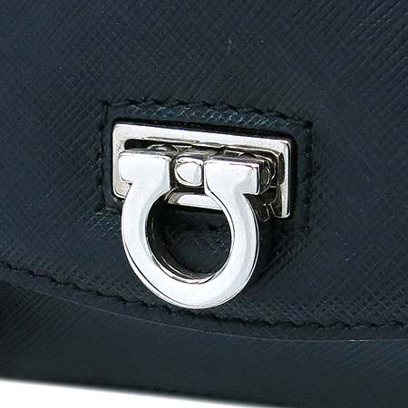 Ferragamo(��󰡸�) 21 5319 ���� ��ġ�� ��Ŭ ���ǾƳ� ���� ü�� ũ�ν��� �̹���3 - ���̺��� �߰���ǰ