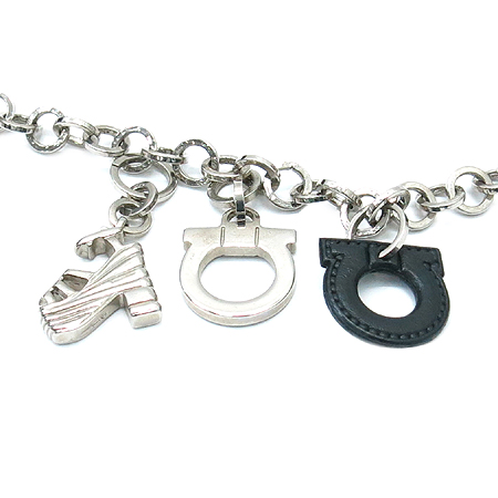 Ferragamo(��󰡸�) 21 5319 ���� ��ġ�� ��Ŭ ���ǾƳ� ���� ü�� ũ�ν��� �̹���4 - ���̺��� �߰���ǰ