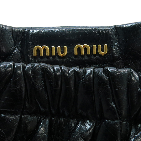 MiuMiu(�̿�̿�) ���� �ΰ� ��� CONTENITOR MATELASSE'LUX �Ÿ� ũ�ν��� �̹���3 - ���̺��� �߰���ǰ