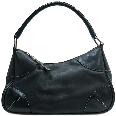 �����  �����