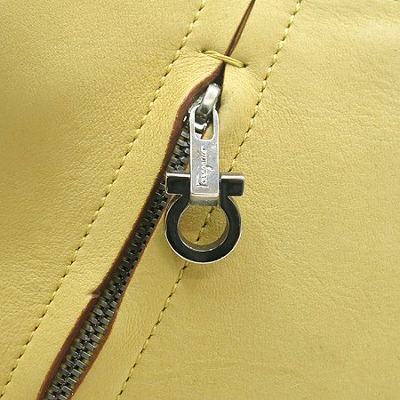 Ferragamo(��󰡸�) 21 3293 ���ο� �����̵� ���� ��ġ�� �缱 ���� ��� 2WAY �̹���3 - ���̺��� �߰���ǰ