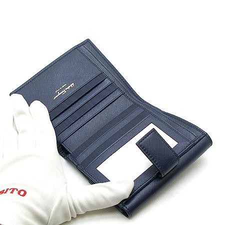 Ferragamo(��󰡸�) 22-4639 ���� ��ġ�� �ΰ� ������ �̹���3 - ���̺��� �߰���ǰ