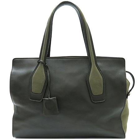 ����  �����