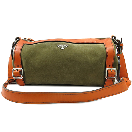 �����  �����