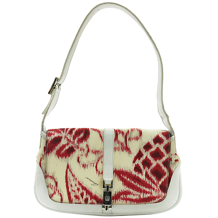 ����  �����