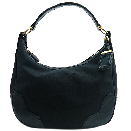 �����  �����