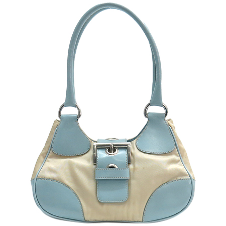 �����  �����