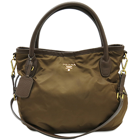 �����  �����