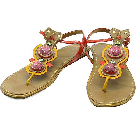 �����  ����