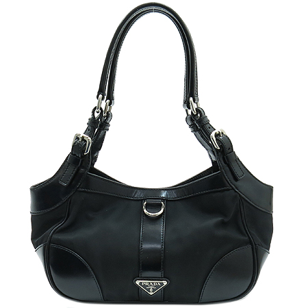 �����  �����