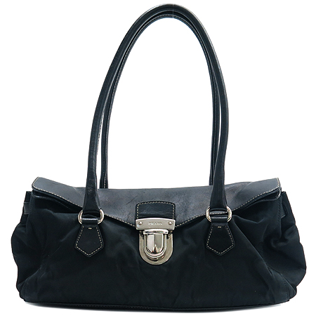 �����  �����