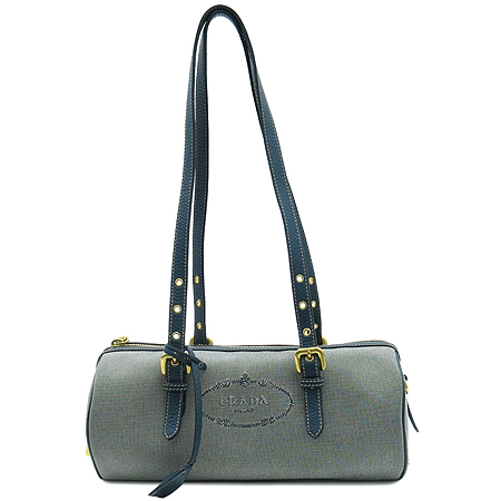 �����  �����