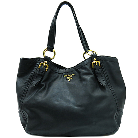 �����  �����