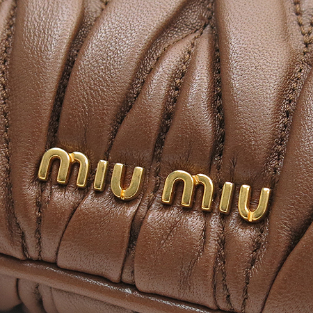 MiuMiu(̿̿) 5N1572    Ŭġ ̹5 - ̺ ߰ǰ